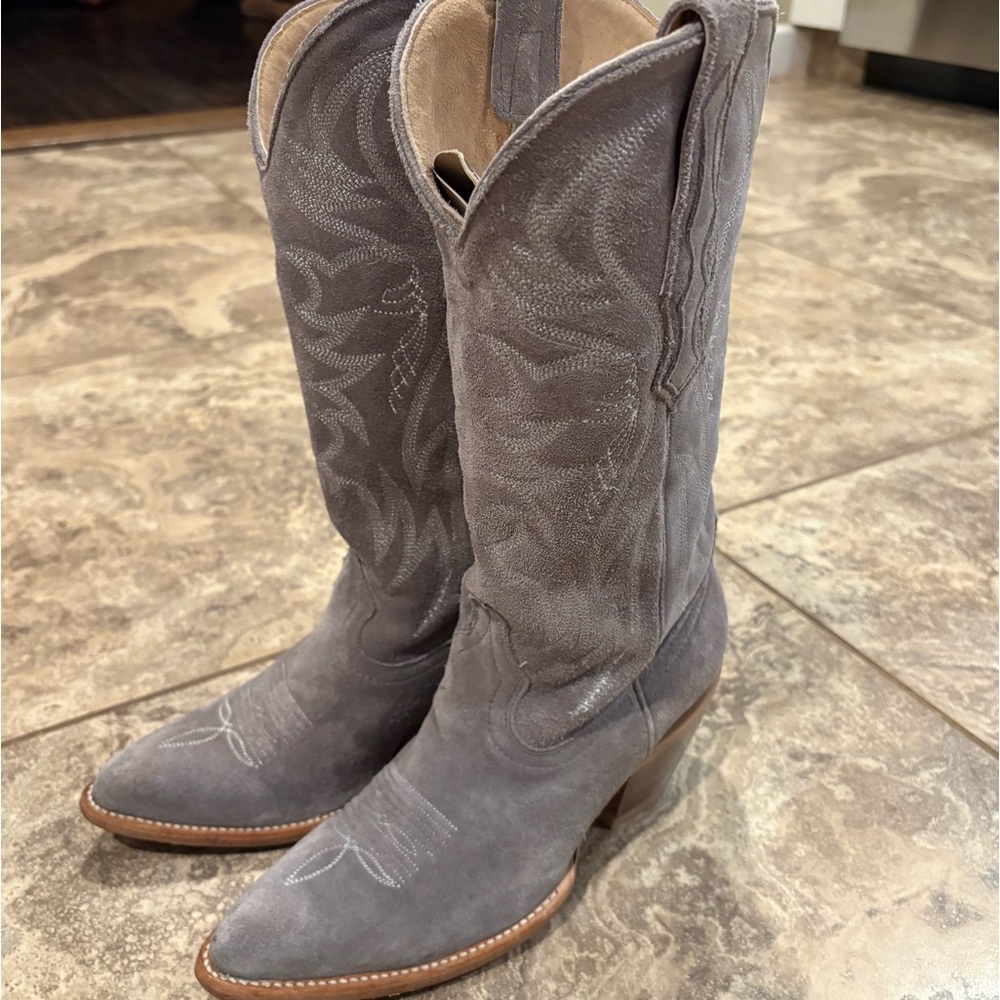 Idyllwind suede cowboy boots